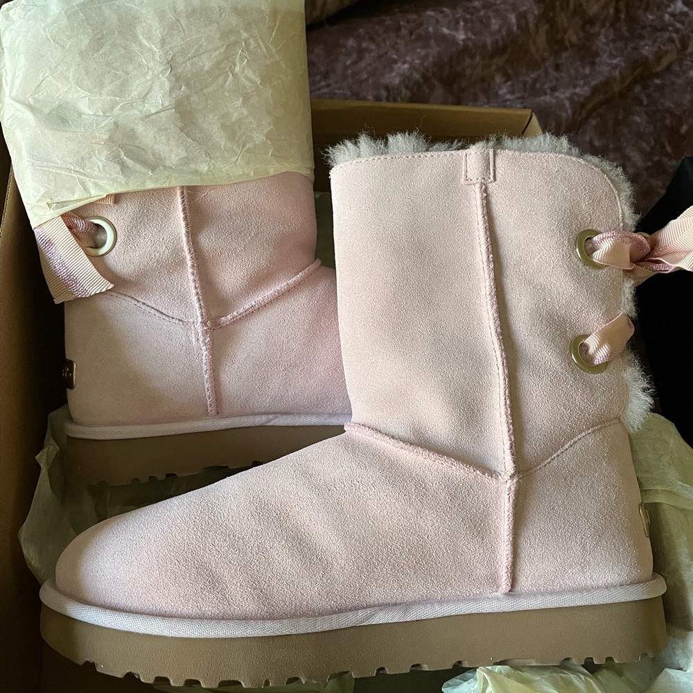 UGG Customizable Bailey Bow Short Sz 10 Pink